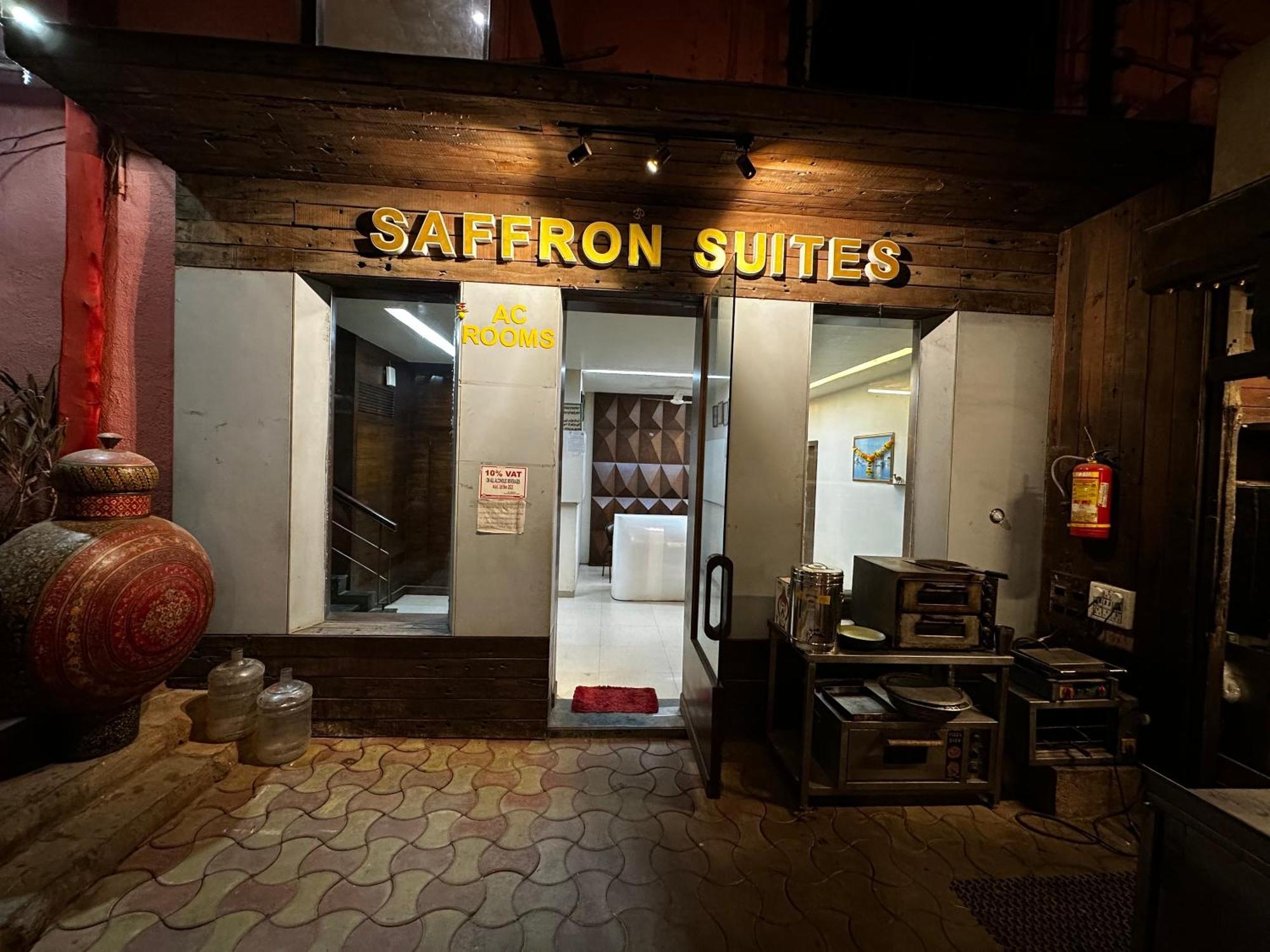 The Saffron Suites Sasupāda Esterno foto